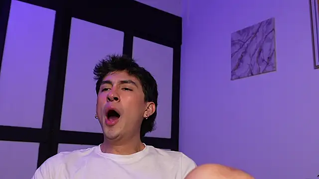 sweettaaron01 webcam