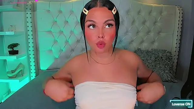Maia_Hotts webcam