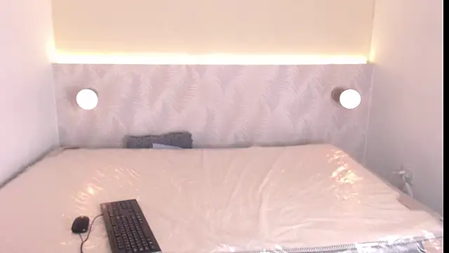 Victoria_Kemp webcam