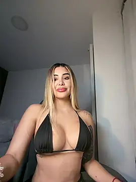 mi_suk11 webcam