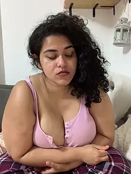 Curvydesifromgermany webcam