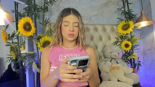 LittleeJaz webcam