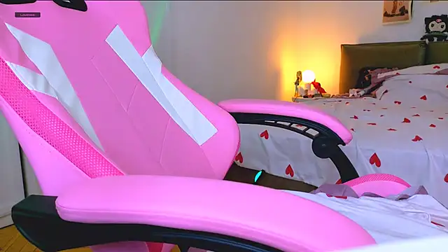 Maxine_gold webcam