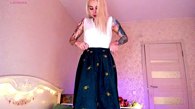 LillyMoure_ webcam