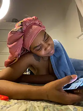 TheRealOshunQueen webcam
