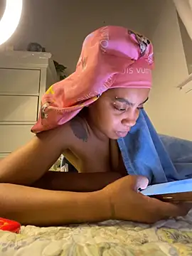 TheRealOshunQueen webcam