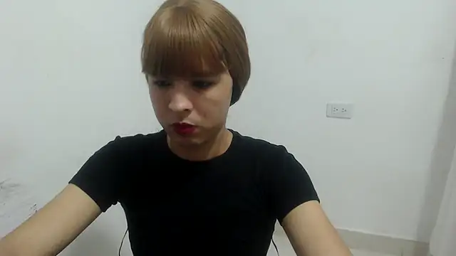 estefania224 webcam