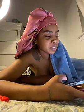 TheRealOshunQueen webcam