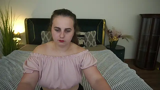 MikaFoxy webcam