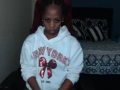 QUEENMANDYY webcam