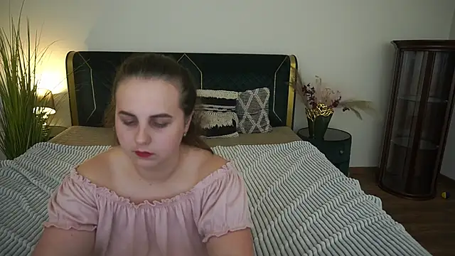 MikaFoxy webcam