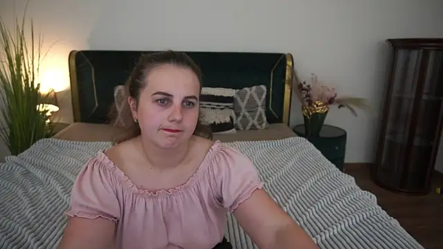 mikafoxy - MikaFoxy's free webcam - UK Sex Cams
