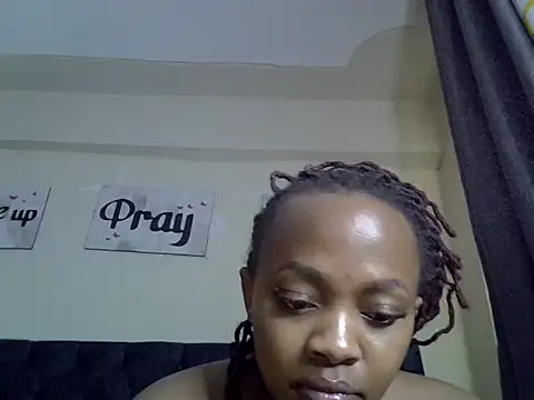 Curvy_Charm webcam