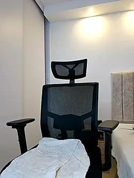 Maya_Lewis webcam