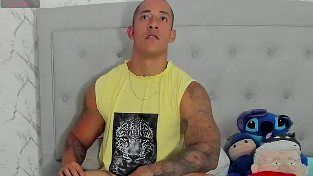 luigiferrara live cam on StripChat