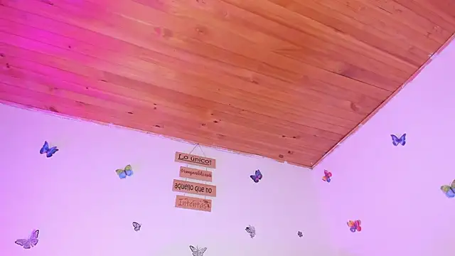 Lia_Roses3x webcam