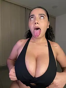 Curlyierr live cam on StripChat