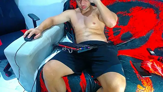 hugo_19cm live cam on StripChat