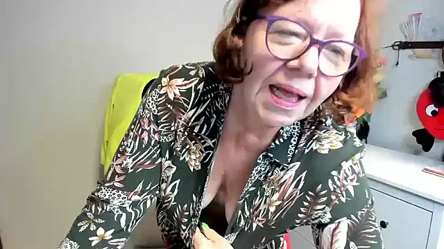 Adelewildx live cam on StripChat