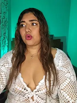 CurvyLolaX webcam
