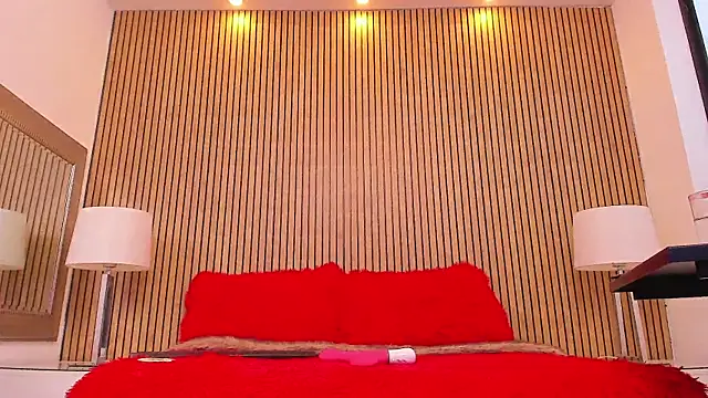 MillyHotsoon webcam