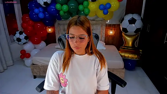 mia_18v webcam