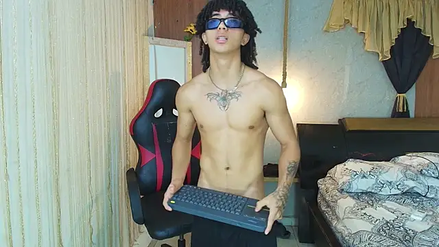 kim_curlyy webcam
