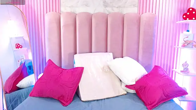 ArianaRougee webcam