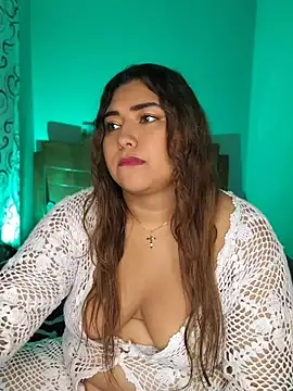 CurvyLolaX webcam