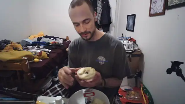 JohnnyMoves webcam