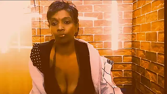 Fuckable_Nasty_MILF webcam