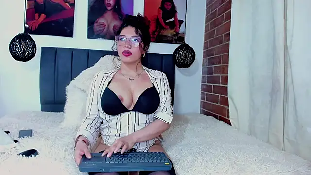 kyliejenner_hot live cam on StripChat