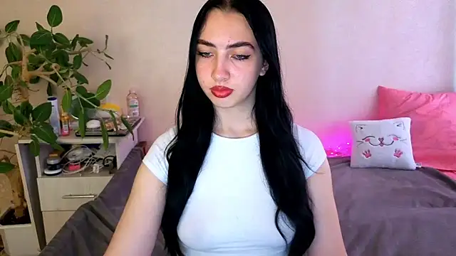 WildKittenX_ live cam on StripChat