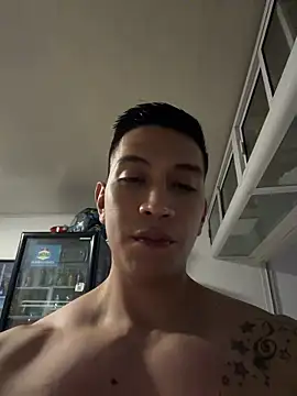 OliverWest04 live cam on StripChat