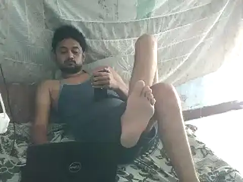 ROCOGUJUBULL live cam on StripChat