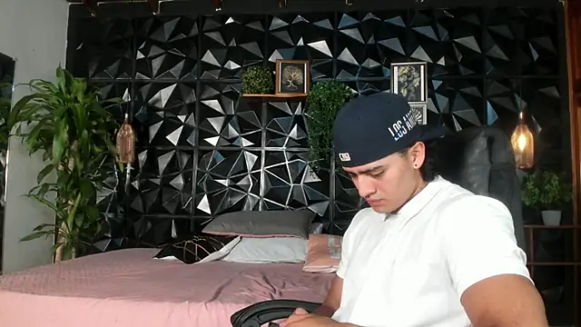 elliot_colton - Elliot_colton's free webcam - UK Sex Cams