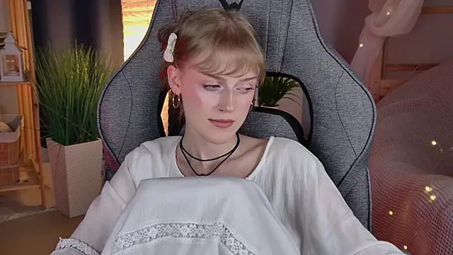 KiraMontoya webcam
