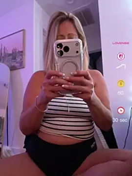 FoxyMillie webcam