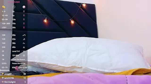 curvybuffgirllll webcam