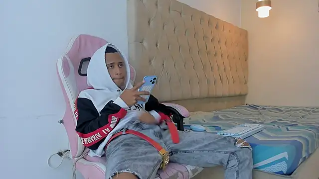 Supreme_Badboy webcam