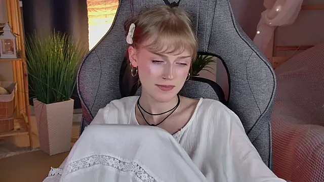 KiraMontoya webcam