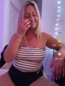 FoxyMillie webcam