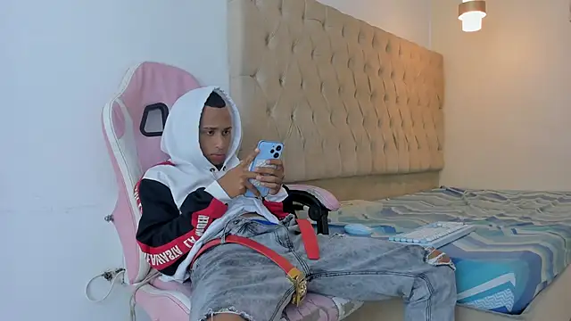 Supreme_Badboy webcam