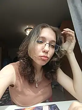 AliceCutness webcam
