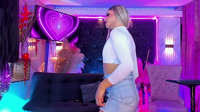 Queens_Wonders_Blonders webcam