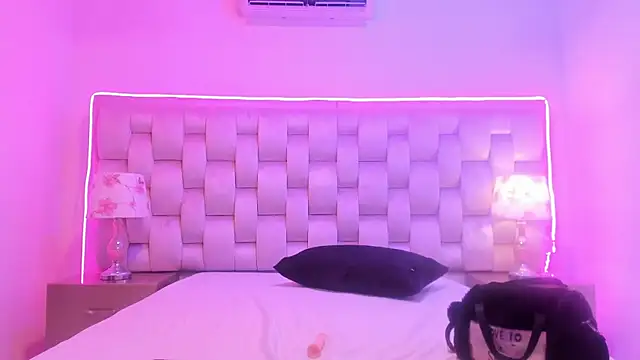 SalomeBins webcam