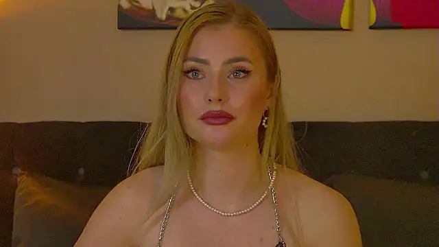 MisshaNight webcam