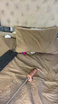 Luna_Tylor webcam