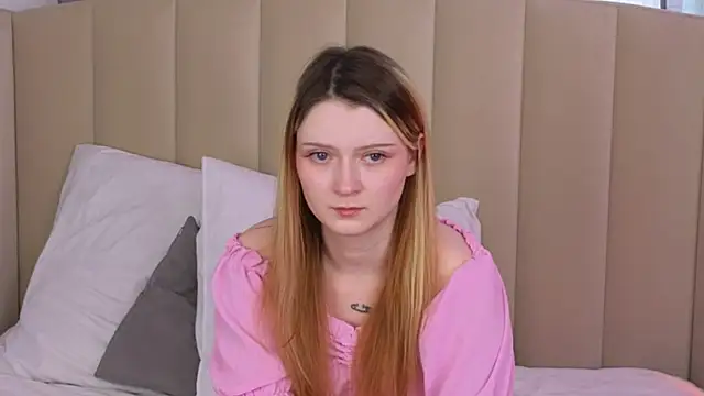 AlyssFrost webcam