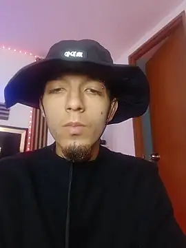 dark_men1 webcam